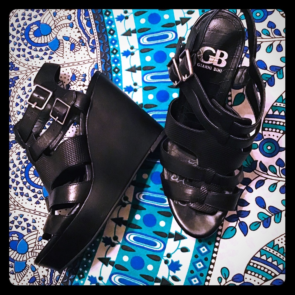 ☀️SOLD! GIANNI BINI BLACK LEATHER WEDGES